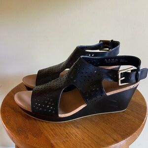 Dr. Scholl’s Original Collection Sandals – Perforated Black Leather – Size 7.5